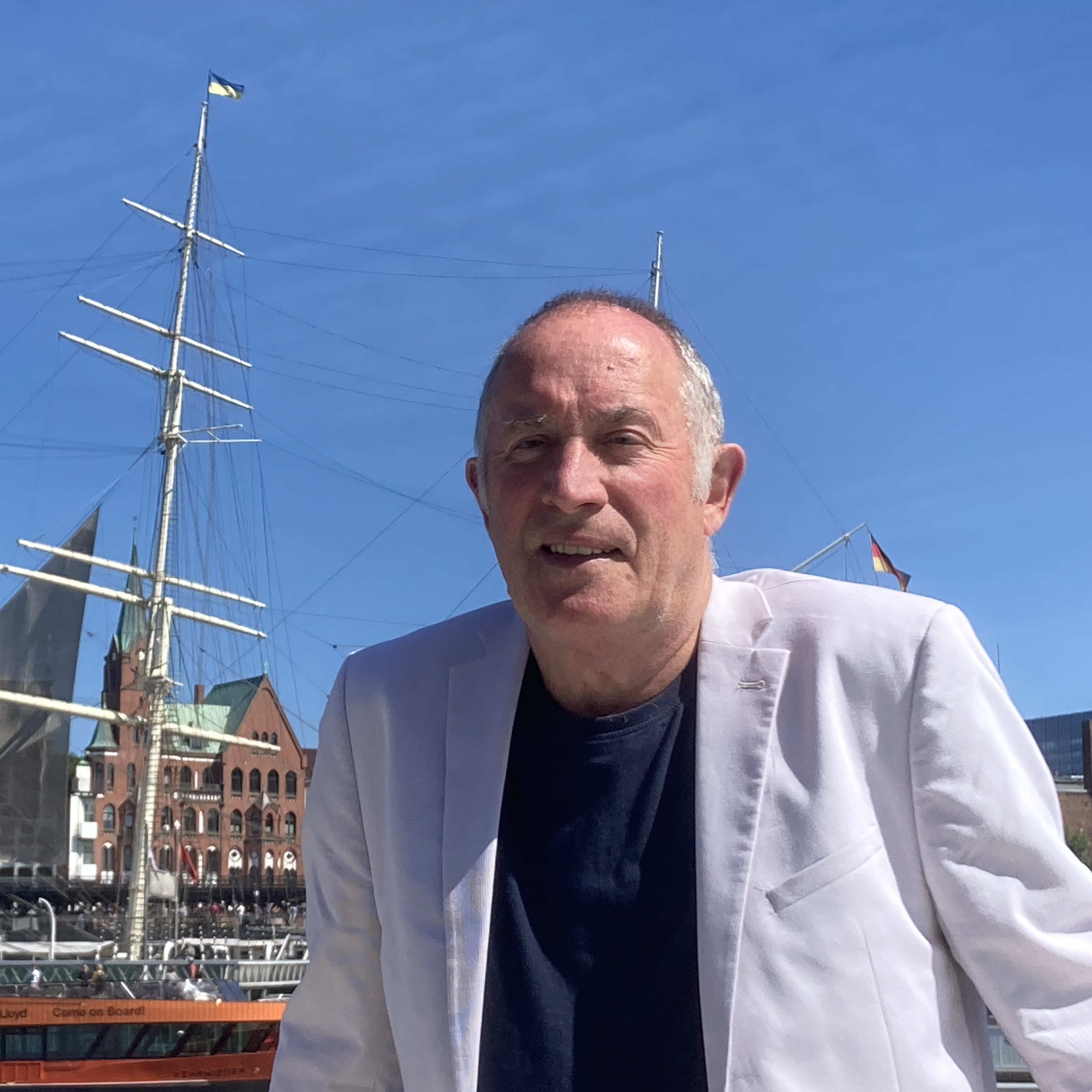 Portraitfoto (quadratisch, Auflösung mind. 1.200 x 1.200)