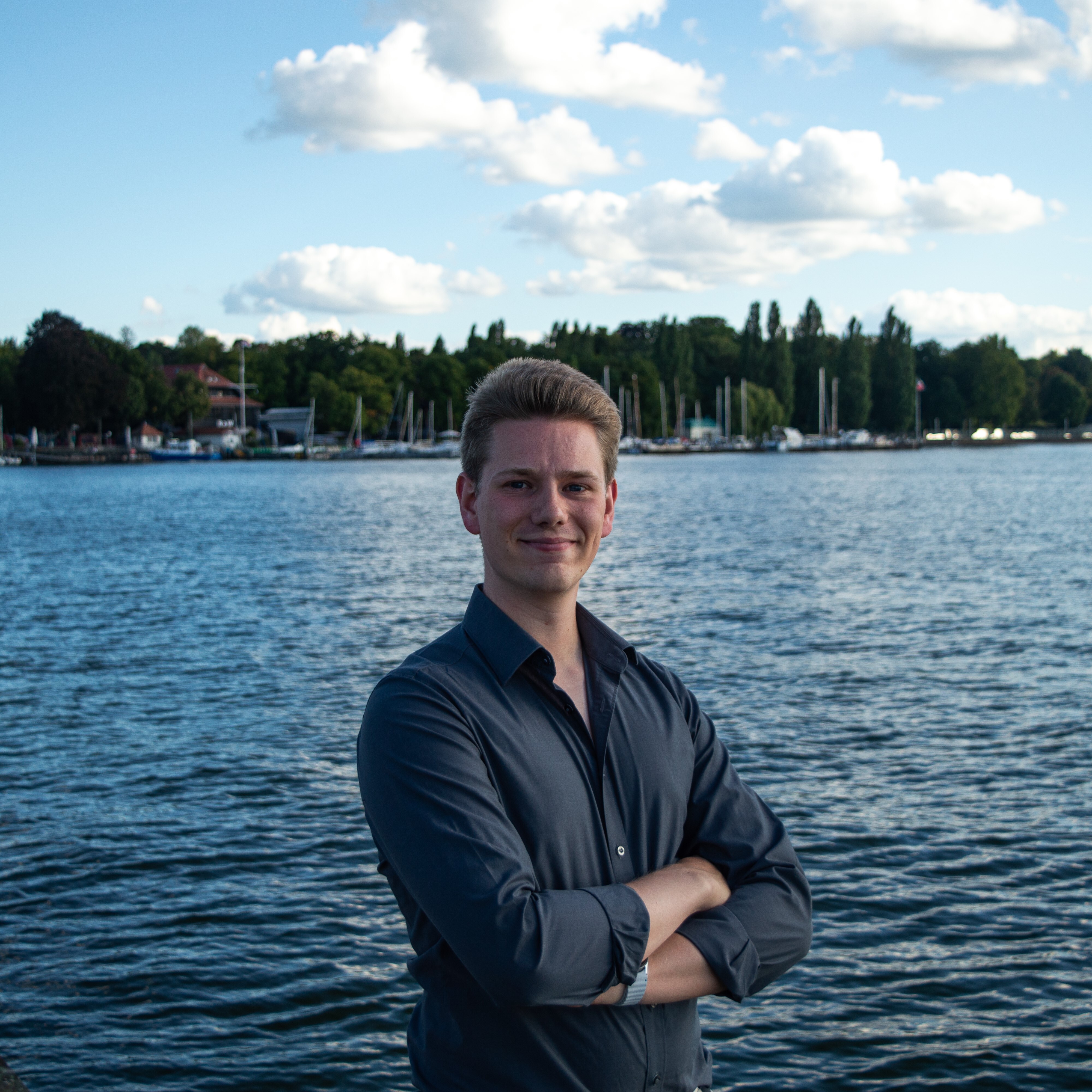 Portraitfoto (quadratisch, Auflösung mind. 1.200 x 1.200)