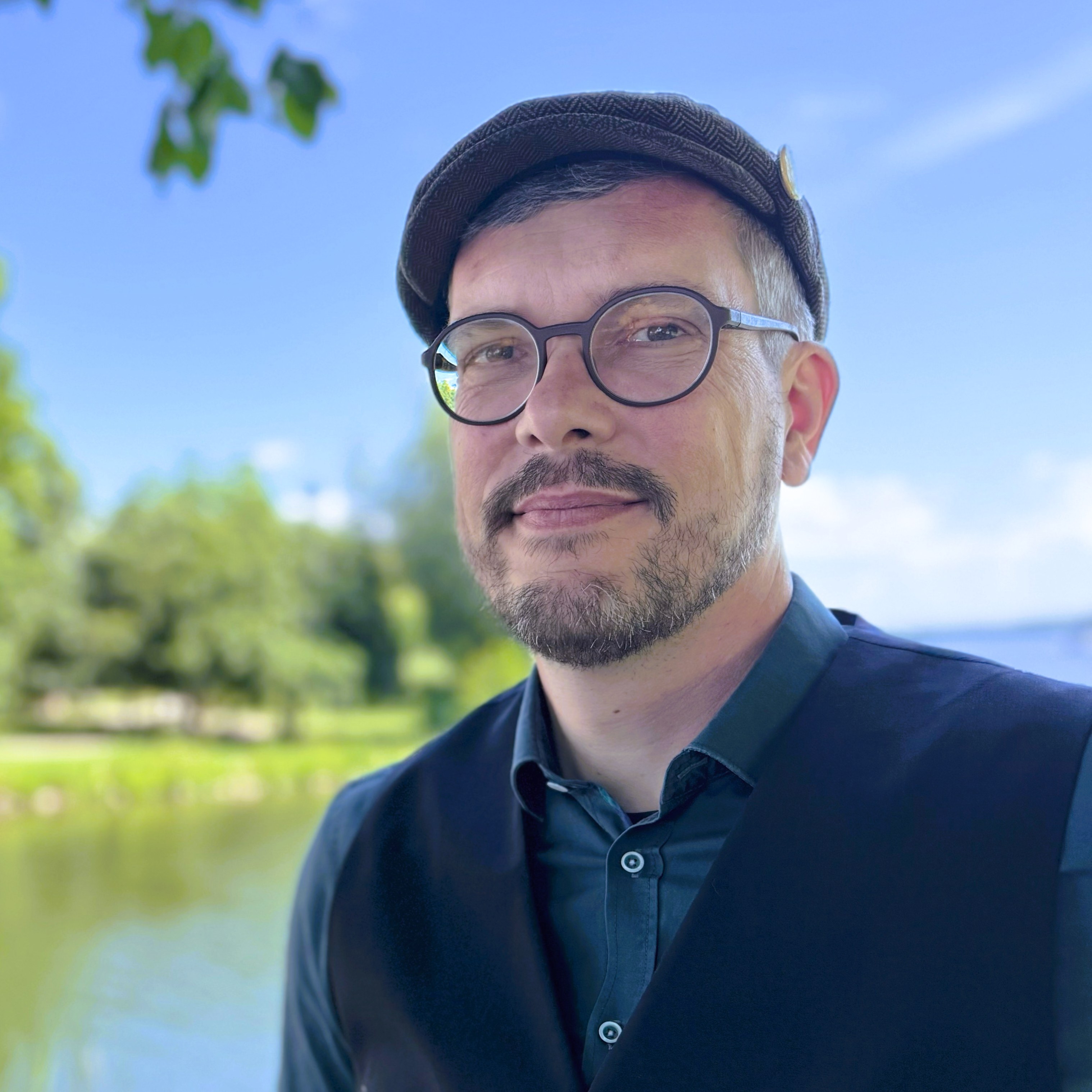 Portraitfoto (quadratisch, Auflösung mind. 1.200 x 1.200)