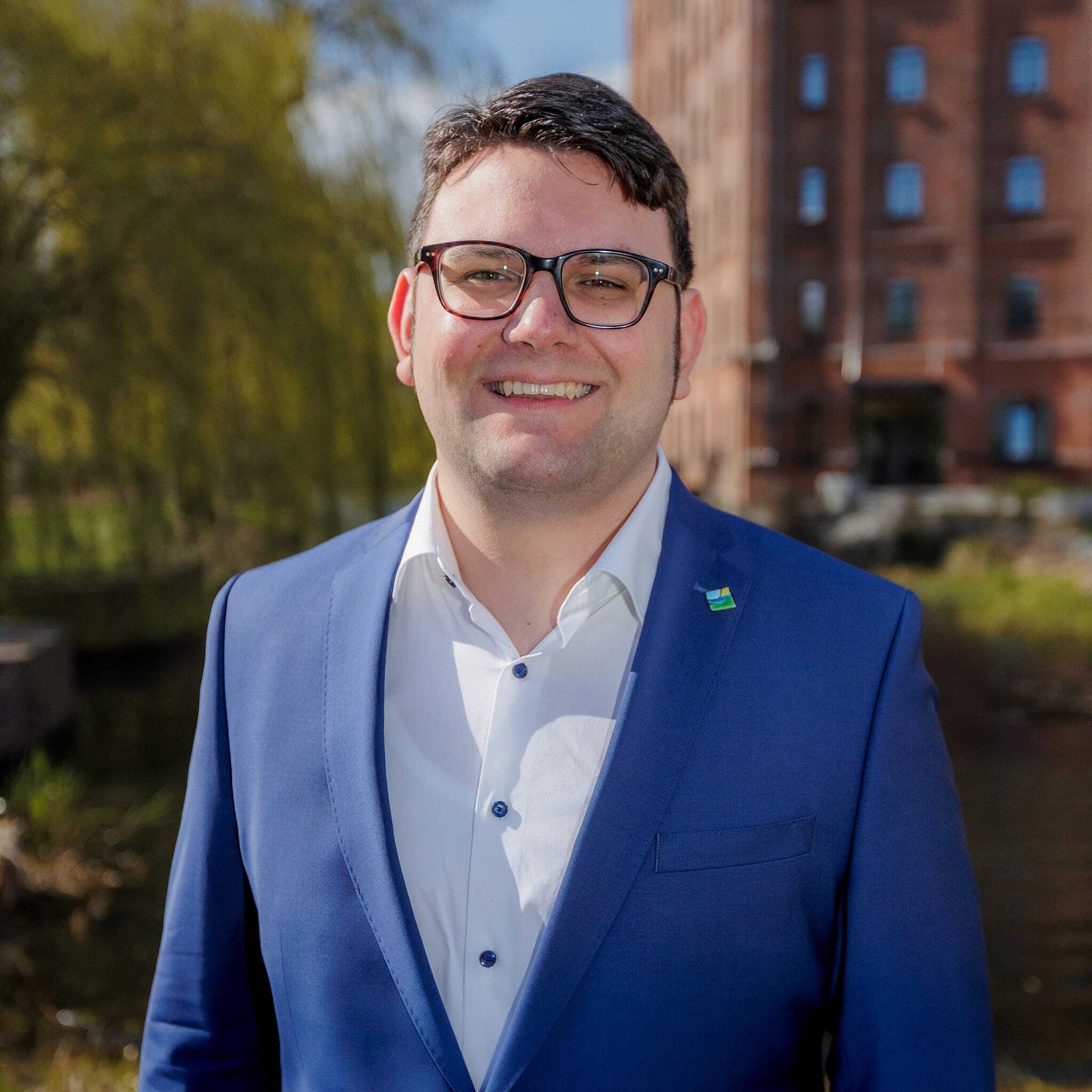 Portraitfoto (quadratisch, Auflösung mind. 1.200 x 1.200)